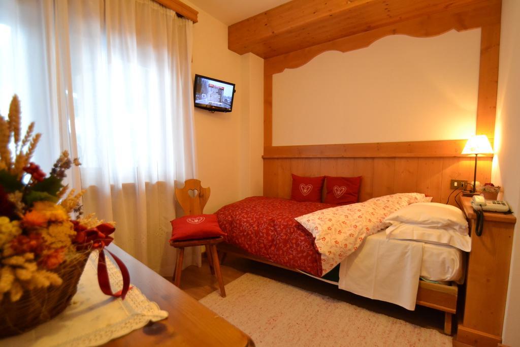 Hotel Villa Nevada Cortina d'Ampezzo Room photo