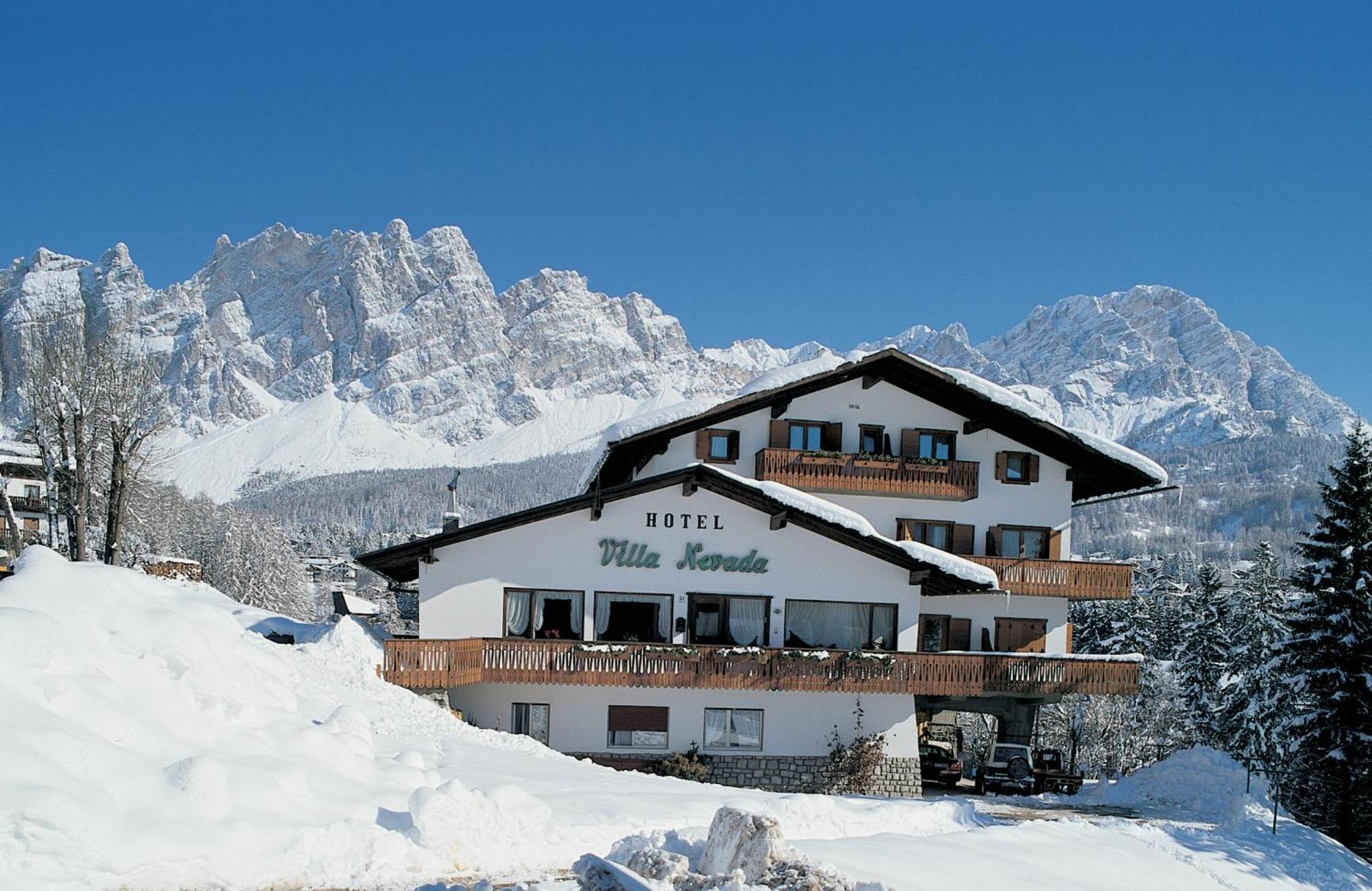 Hotel Villa Nevada Cortina d'Ampezzo Exterior photo