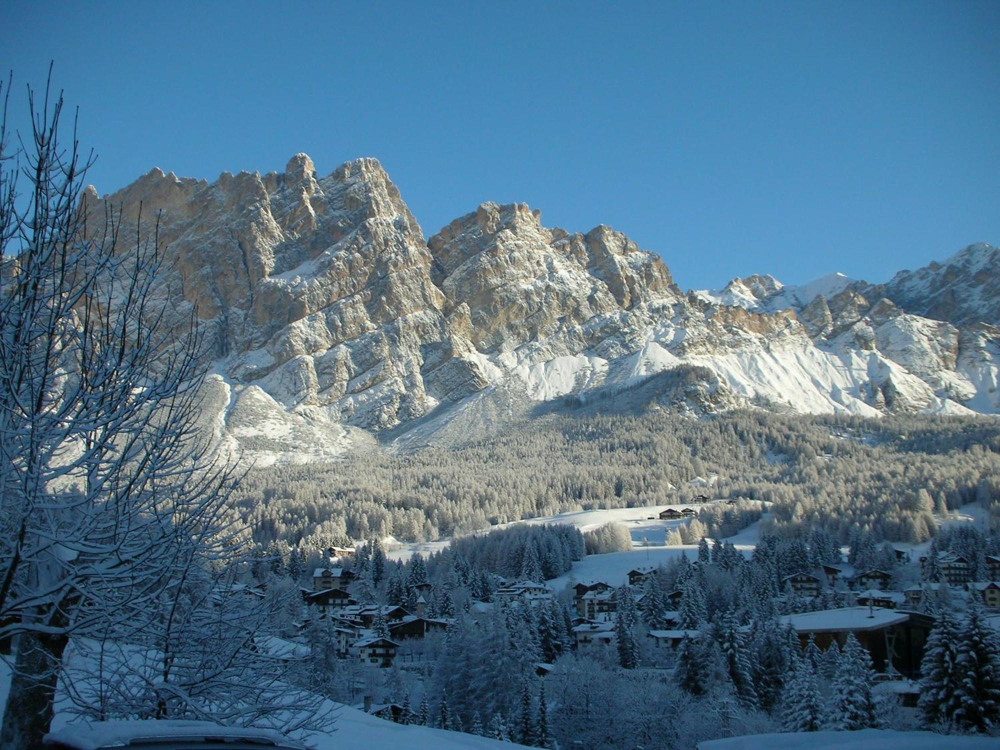 Hotel Villa Nevada Cortina d'Ampezzo Exterior photo