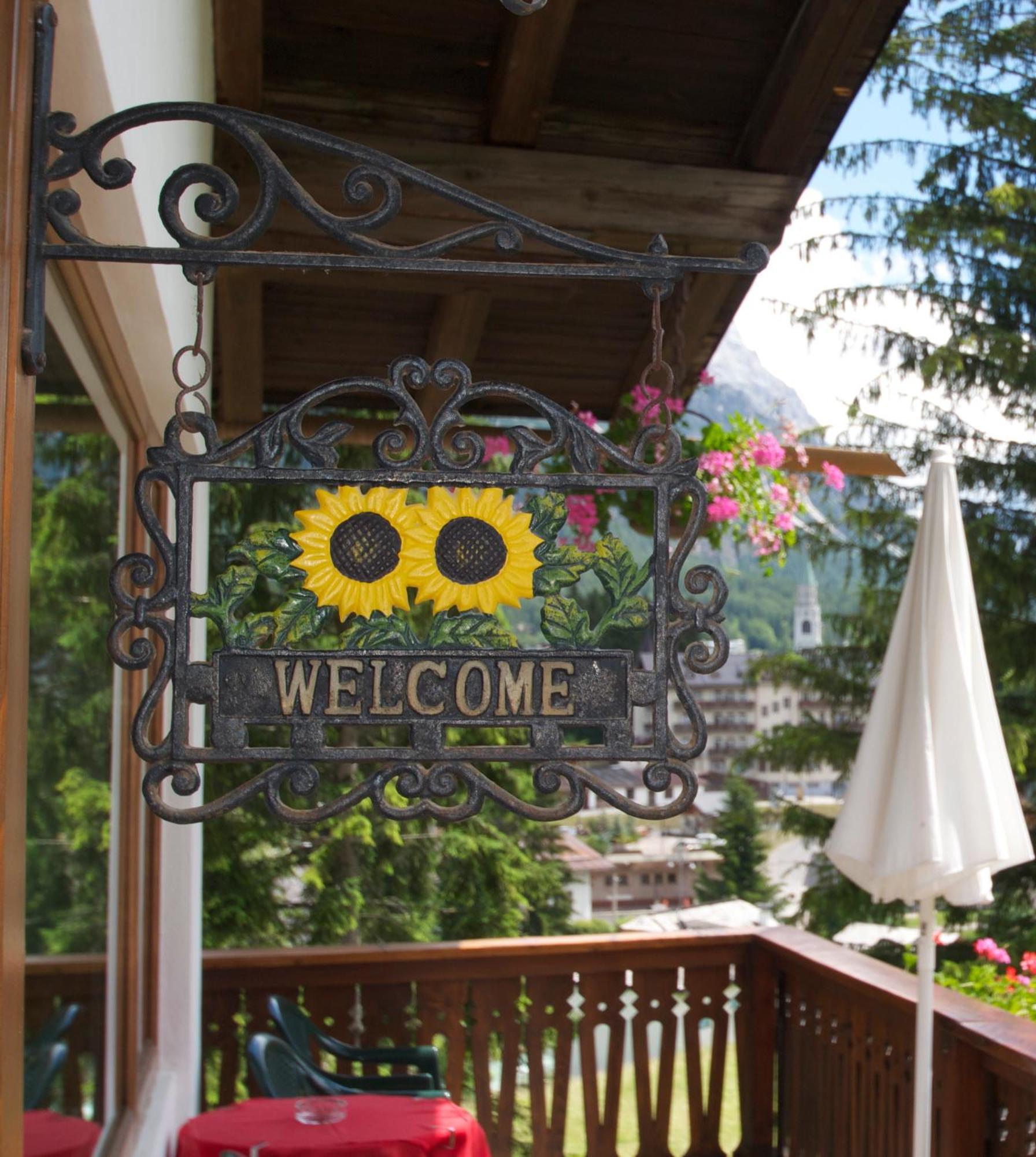 Hotel Villa Nevada Cortina d'Ampezzo Exterior photo