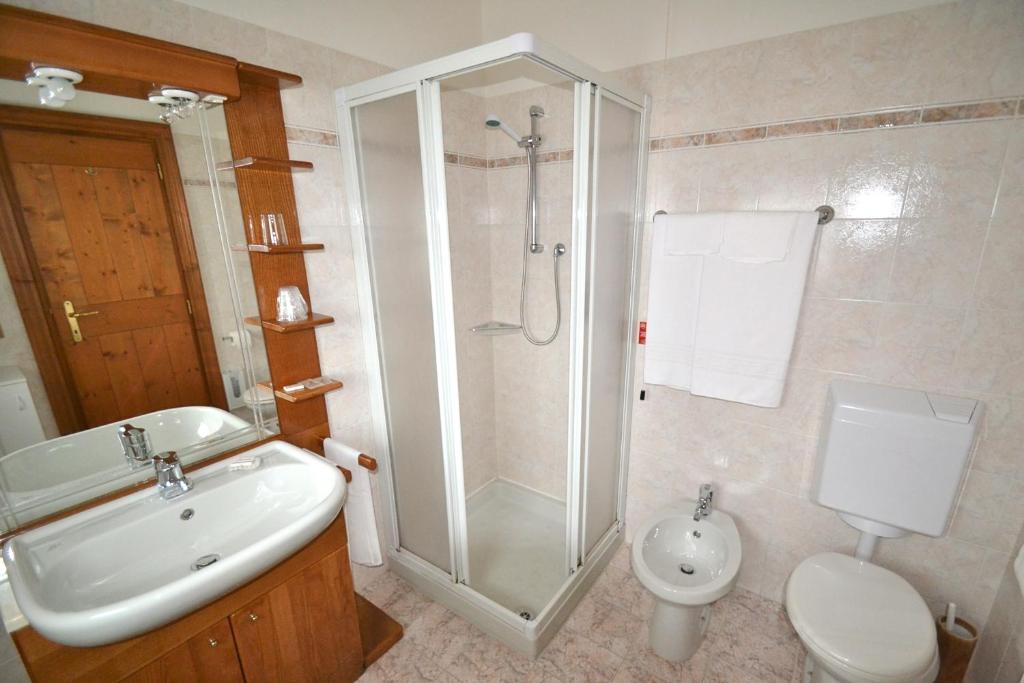 Hotel Villa Nevada Cortina d'Ampezzo Room photo