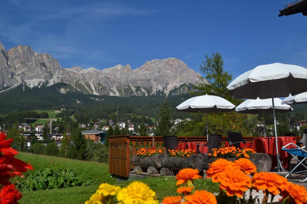 Hotel Villa Nevada Cortina d'Ampezzo Exterior photo